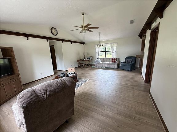 3rd image of 2776 NE 31st Pl