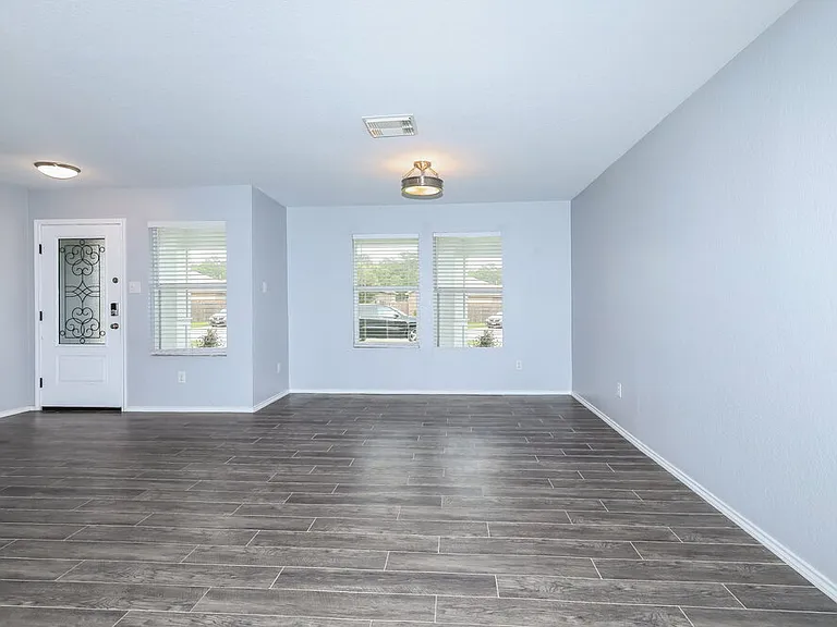 302 Falling Pine Dr — Photo 5