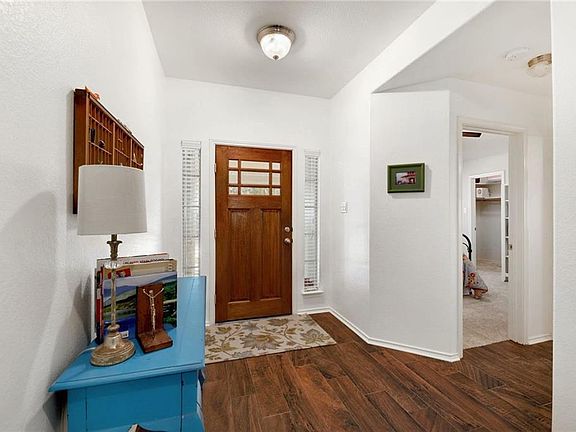 5th image of 1616 Westmeadow Trl