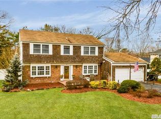 10 Holly Hill Ln, Coram, NY 11727