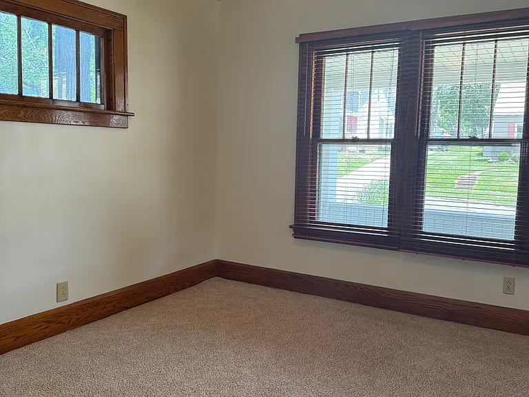 160 Fairview Ave — Photo 9