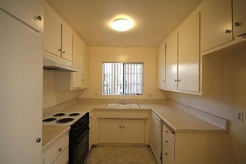 4th image of 202 E Live Oak St APT A