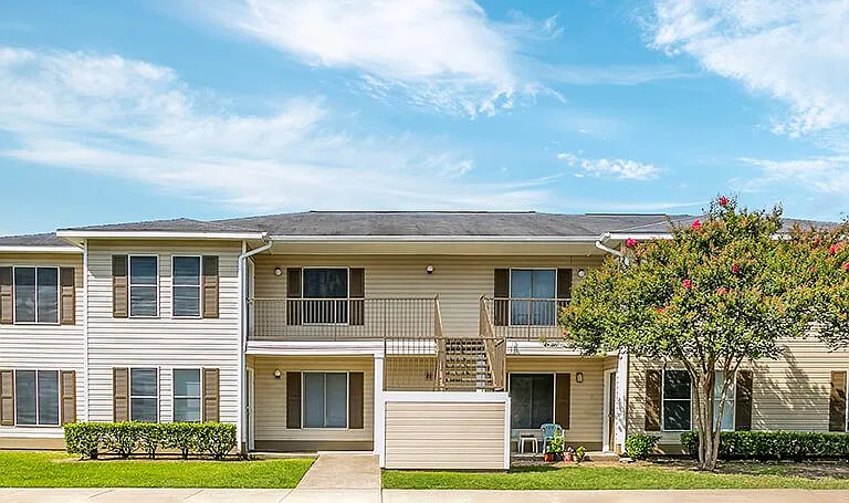 Paradise Oaks Apartments — Photo 17