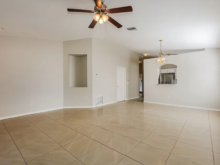 1022 Harvest Moon Dr — Photo 4