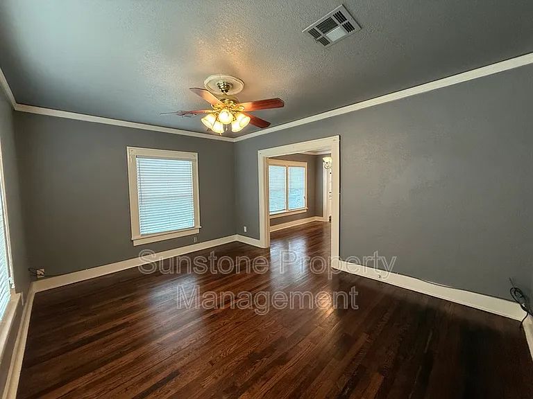223 S Evanston Ave — Photo 3