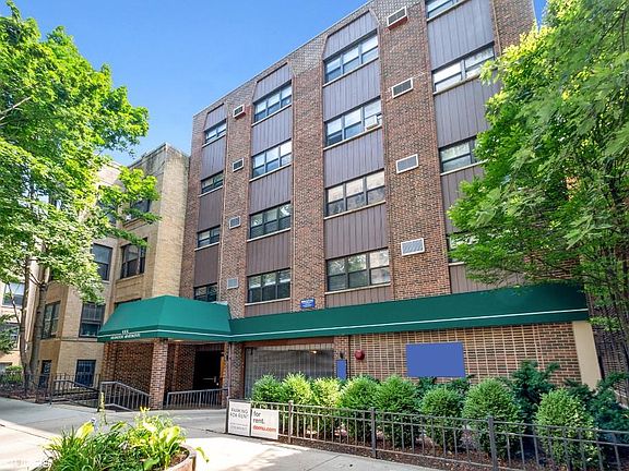 2nd image of 555 W Arlington Pl APT 403