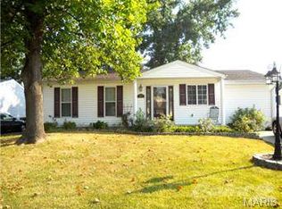 360 Chrysler Ln, Fenton, MO 63026