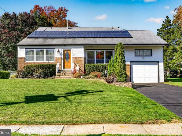 305 Nature Dr, Cherry Hill, NJ 08003