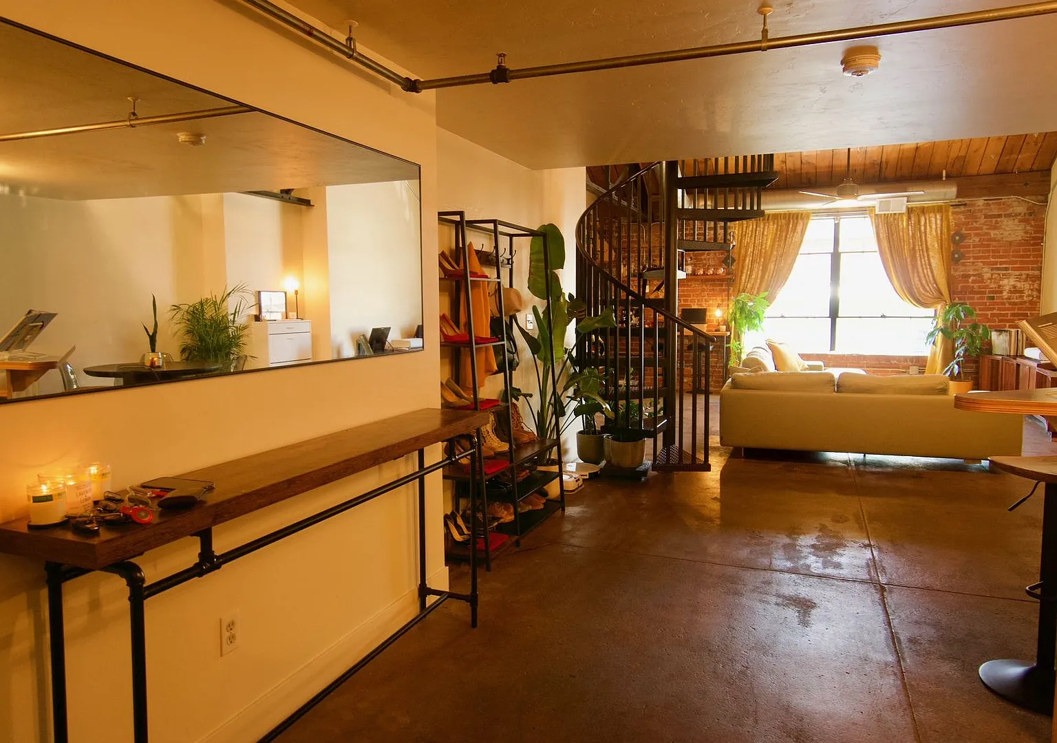 2 weeks free if lease signed & move in by 9/4/26-Beautiful, Bright & Open Denver Condo Great Loca... — Photo 2
