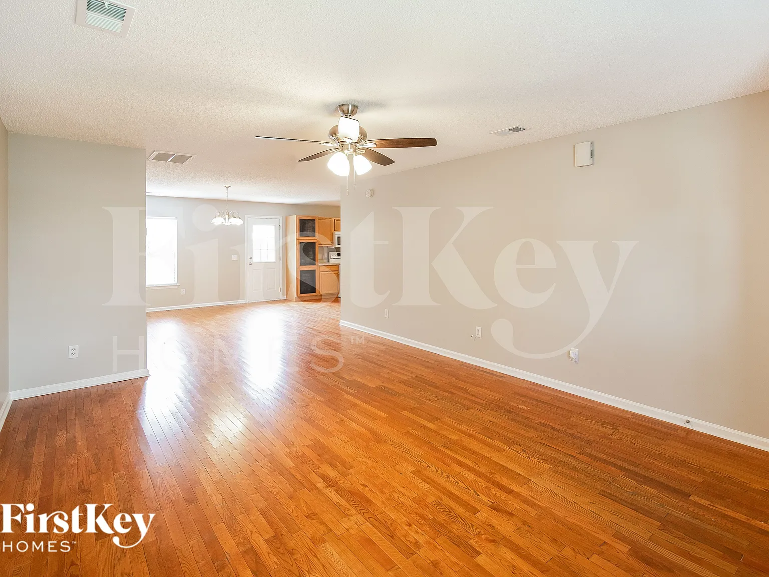 3 bed, 2.5 bath, 1614 sqft, $1,975 — Photo 3