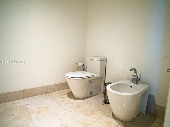 3rd image of 17121 Collins Ave #3307