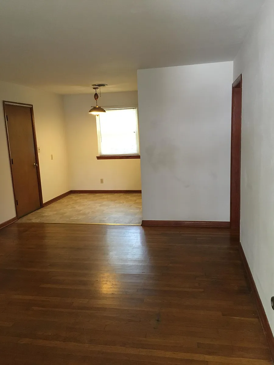 From front door across living room to dinning. - 523 Fleetwood Dr