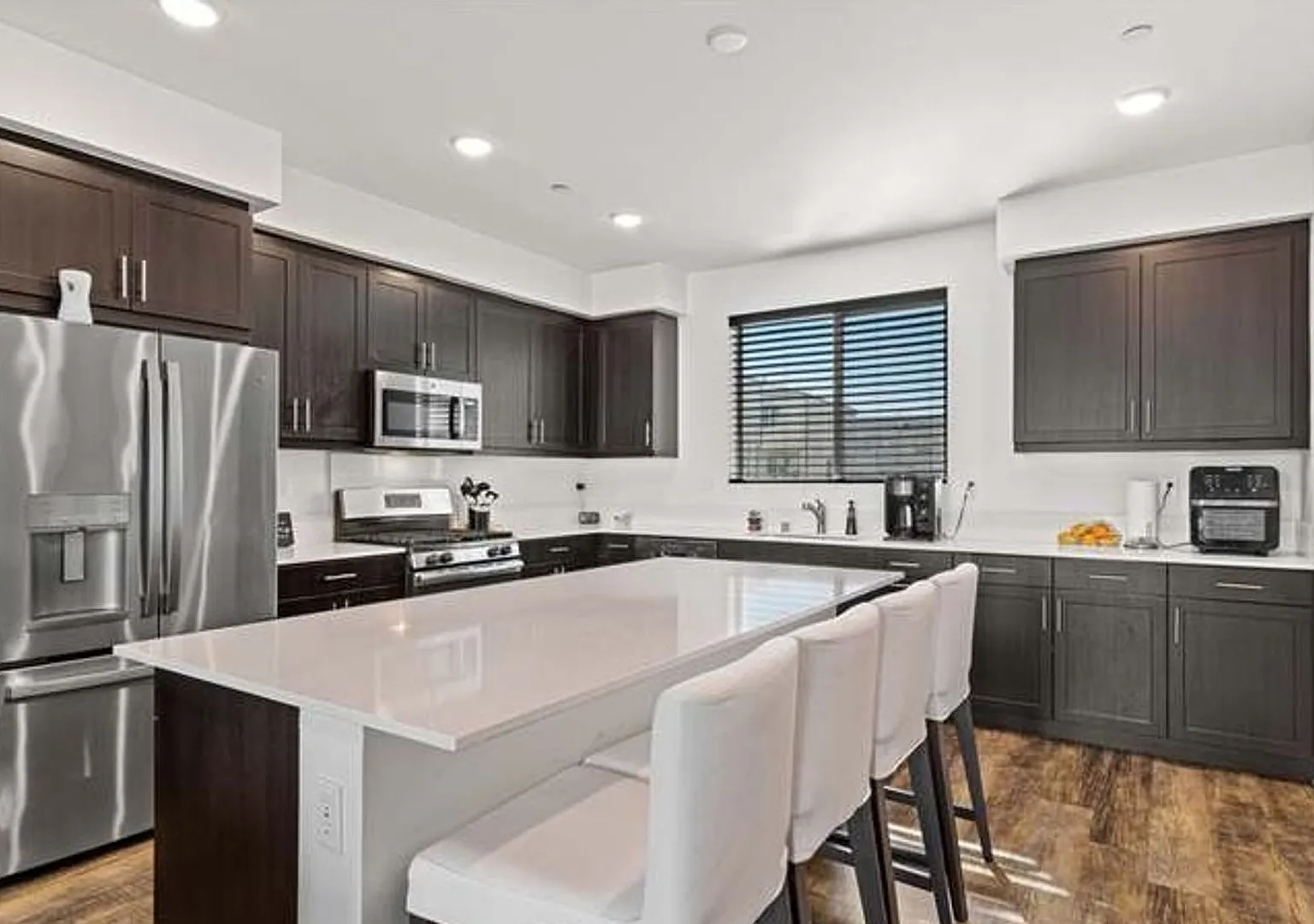4 Bedroom Condo in the Playa del Sol Community — Photo 1