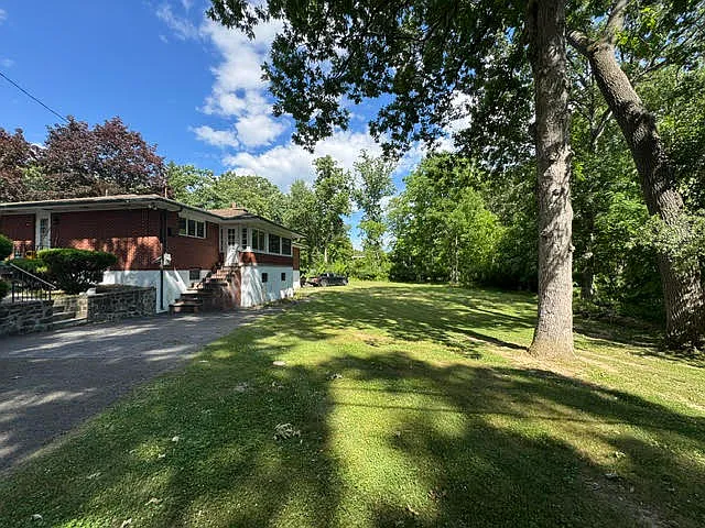 49 Chestnut Ln