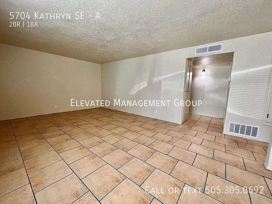 Beautiful 2 Bed/1bath Downstairs Unit Coming Soon! $300 Off The First Full Month's Rent! — Photo 3