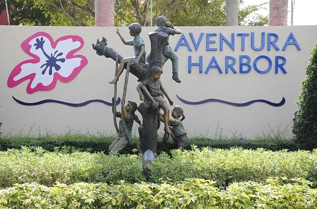Aventura Harbor Apartments — Photo 1
