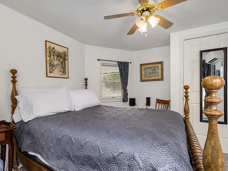 Bedroom 2 with full/double size bed and closet.