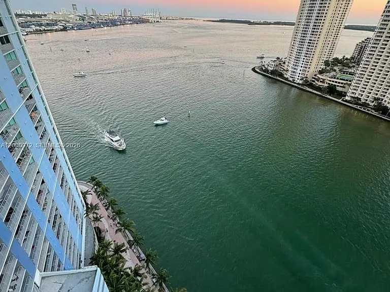 325 Biscayne Blvd #2523 — Photo 35