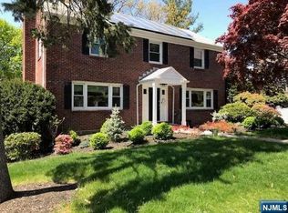150 Reldyes Ave, Leonia, NJ 07605