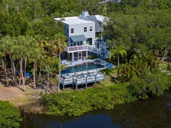 2385 Fiesta Dr, Sarasota, FL 34231