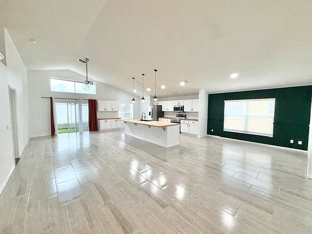 3 bed, 1763 sqft, $2,495 — Photo 2