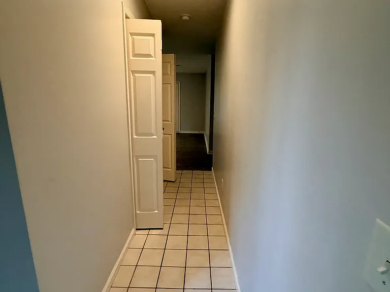 305 Cambridge Dr #305 — Photo 1