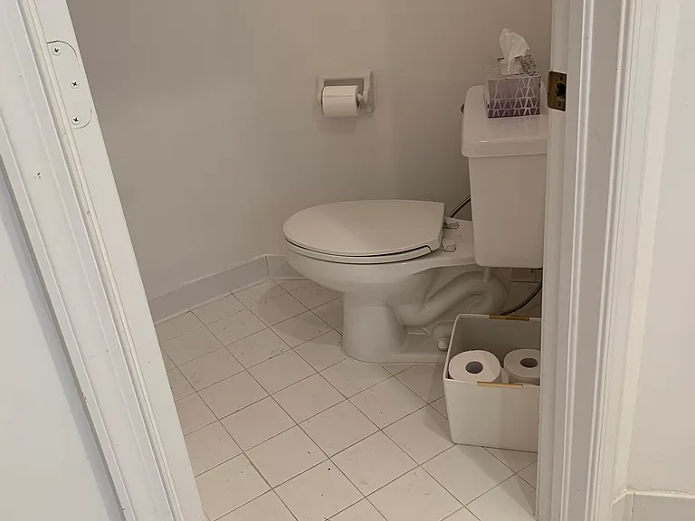 231A Canterbury Dr W — Photo 18