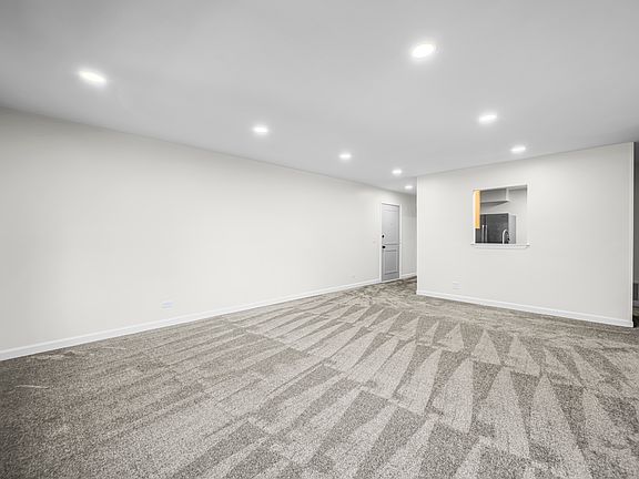 3rd image of 1365 N Sterling Ave Unit 211C