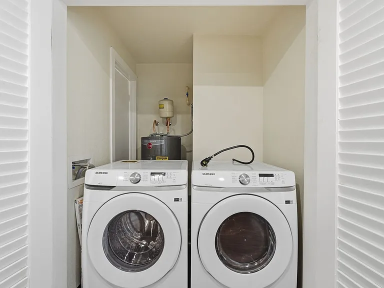 Elevate Your Urban Experience! Move in before the end of the month and get 10 weeks FREE Rent! — Photo 105