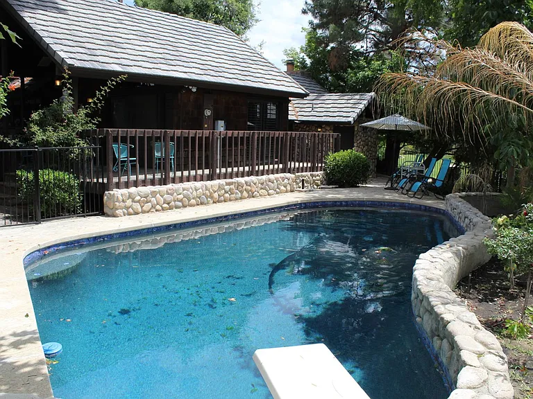 4301 Flintridge Dr — Photo 40