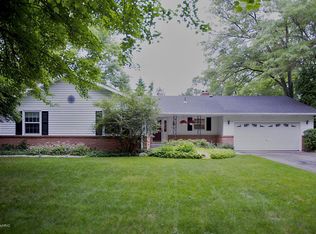 2718 Ridgeview Dr, Kalamazoo, MI 49008