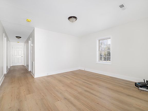 3rd image of 1729 Mary St
