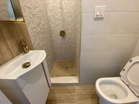 5th image of 358 Irving Ave #3N