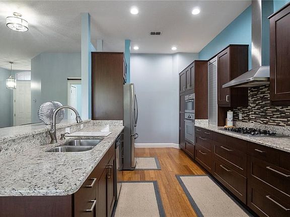 2nd image of 898 Summit Greens Blvd