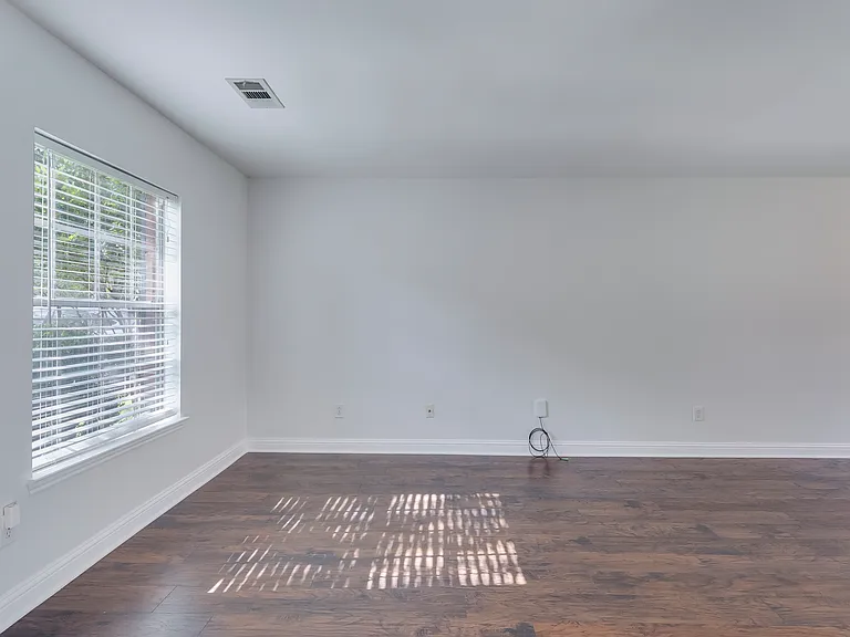 16215 Hollow Rock Dr — Photo 7