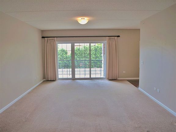 3rd image of 1479 N Milwaukee Ave APT 113
