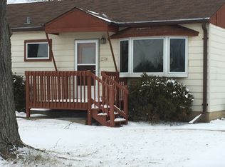 3748 E Schmitz Dr, Oak Creek, WI 53154