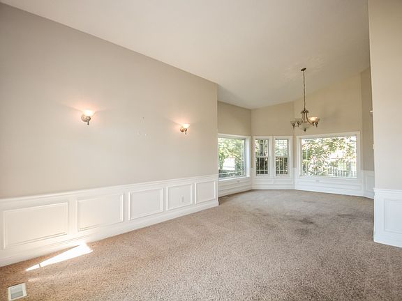 5th image of 330 Spyglass Cir