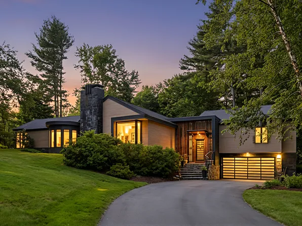 719 Wellesley St #A, Weston, MA 02493