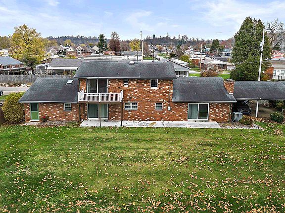 3rd image of 204 Wood Lane Dr