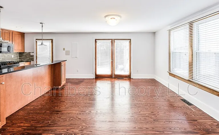 635 N West St — Photo 24