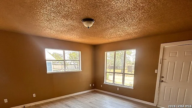 4 bed, 2.0 bath, 1176 sqft, $1,500 — Photo 3