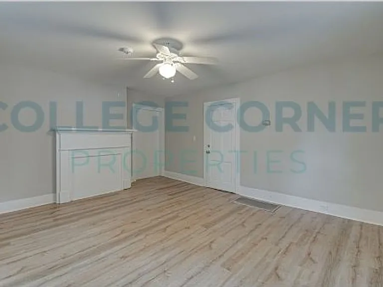 639 S Poplar St #C — Photo 7