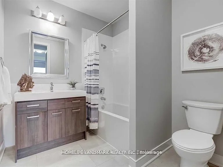 150 Main St W #707 — Photo 3