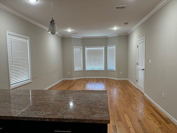 3rd image of 117 Cross St