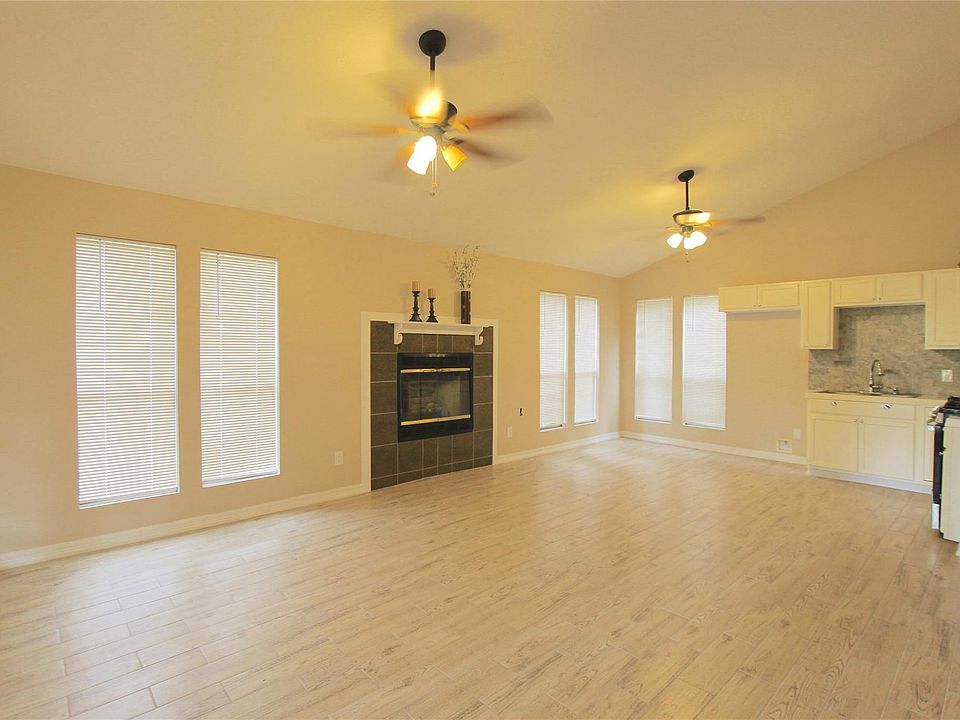 1st image of 112 1/2 Southline St