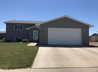 1219 13th Ave SW, Aberdeen, SD 57401