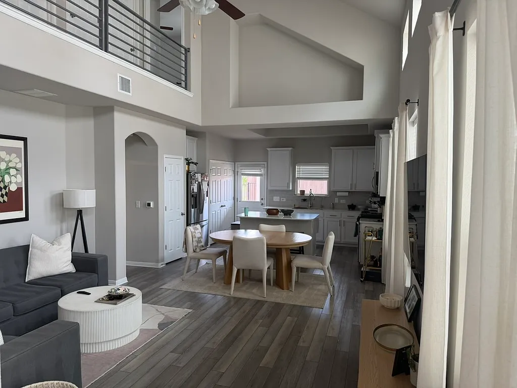 3 bed, 2.5 bath, 1900 sqft, $2,795 — Photo 3