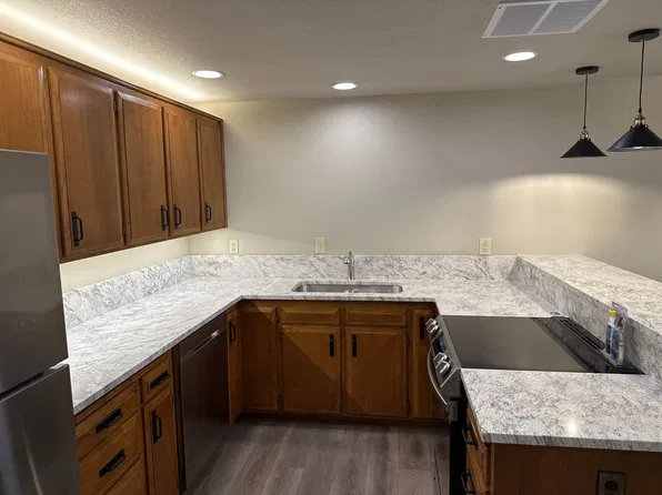 Large Mount Vernon 2 Bed 2 Bath, 1518 Pacific Pl #B, Mount Vernon, WA 98273