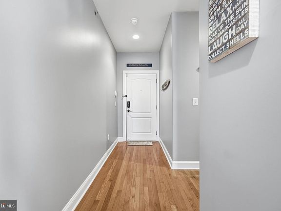 5th image of 408 E Myrtle Rd